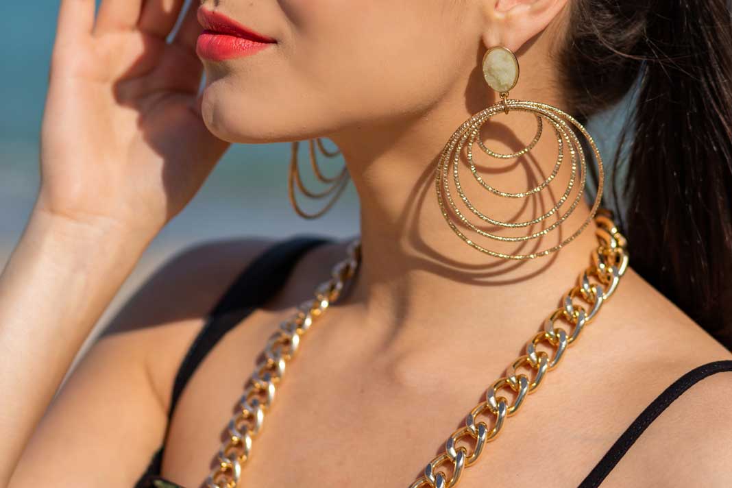 close-up-summer-portrait-of-stylish-woman-with-gold-chains-for-women-ngcw